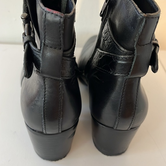 COACH PAULINA BLACK LEATHER ANKLE BOOTS EMBOSSED SNAKE BELT SIZE 7.5 - Picture 4 of 9